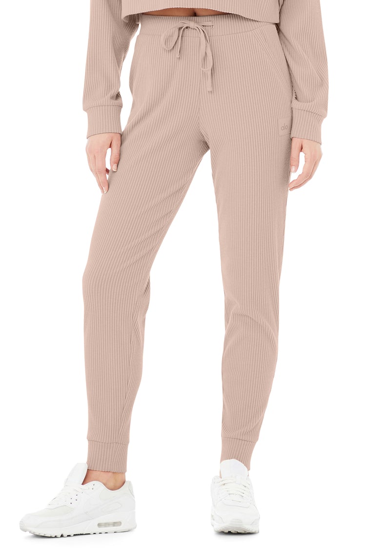 Alo Yoga Muse Sweatpants In Dusty Pink