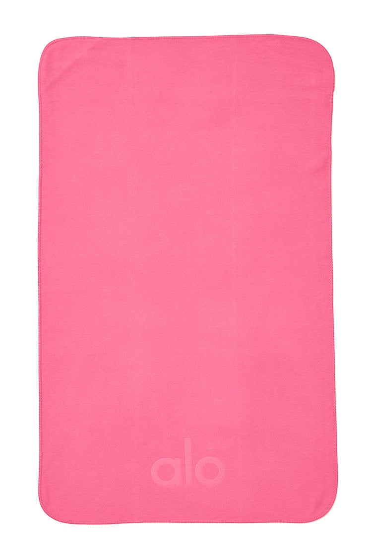 http://soulcielite.com/cdn/shop/products/alo-yoga-perf-no-sweat-hand-towel-hot-pink_1.jpg?v=1634107794