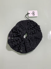 Load image into Gallery viewer, Alo Yoga Mesh Haute Summer Scrunchie - Black
