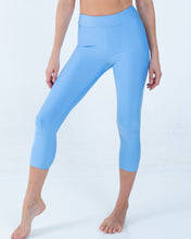 Load image into Gallery viewer, Alo Yoga XXS Airlift High-Waist Conceal-Zip Capri - Tile Blue
