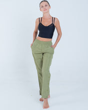 Load image into Gallery viewer, Alo Yoga XXS Legend Snap Pant - Wasabi
