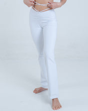 Load image into Gallery viewer, Alo Yoga XS Airbrush High-Waist Cinch Flare Legging - White
