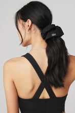 Load image into Gallery viewer, Alo Yoga Oversized Scrunchie - Black
