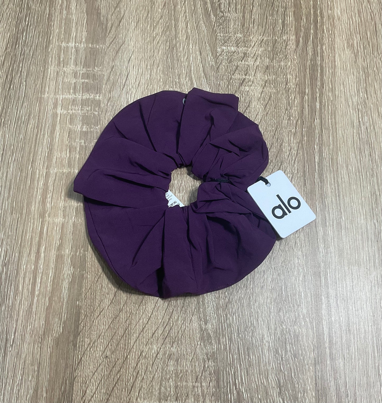 Scrunchie Kebesaran Alo Yoga - Plum Gelap