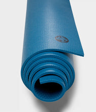 Load image into Gallery viewer, Manduka Pro 71&#39;&#39; Yoga Mat 6mm - Aquamarine
