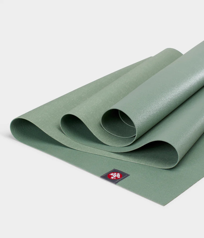Manduka Eko® Superlite 71'' Travel Yoga Mat 1.5mm - Leaf Green