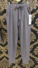 Load and play video in Gallery viewer, Alo Yoga XS Muse Sweatpant - Purple Dusk Heather
