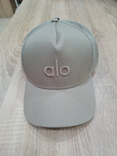 Load image into Gallery viewer, Alo Yoga District Trucker Hat - Gravel
