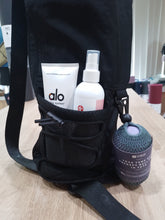 Load image into Gallery viewer, Alo Yoga Utility Mat Bag - Black
