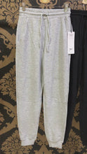 Load and play video in Gallery viewer, Alo Yoga XS Micro Waffle Fireside Sweatpant - Dove Grey Heather
