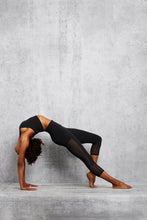 Load image into Gallery viewer, Alo Yoga XXS Off The Grid Capri - Black
