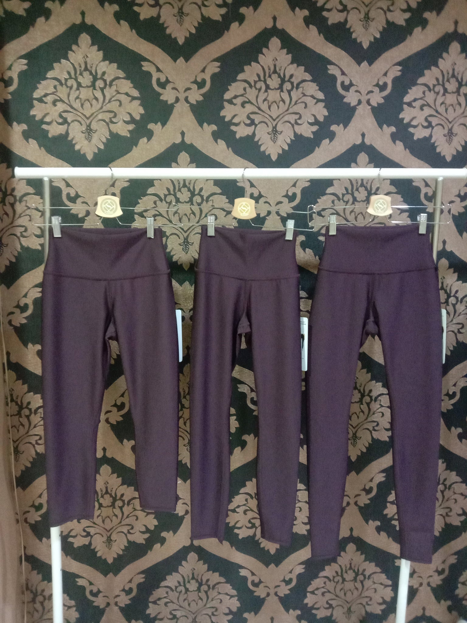 Alo Yoga NEW High-Waist Airlift Capri Oxblood Hi-Rise Waisted Skinny Crops  Pants Size XS - $45 - From Shop