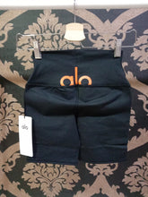 Load image into Gallery viewer, Alo Yoga XXS High-Waist Spin Short - Black/Tangerine
