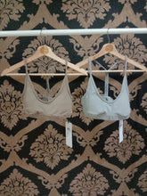 Load image into Gallery viewer, Alo Yoga XS Ribbed Blissful Bra - Dove Grey Heather

