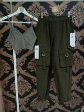 Load image into Gallery viewer, Alo Yoga XS High-Waist City Wise Cargo Pant - Dark Olive
