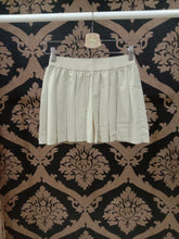 Load image into Gallery viewer, Alo Yoga XS Varsity Tennis Skirt - California Sand
