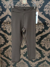 Load image into Gallery viewer, Alo Yoga SMALL Airlift High-Waist Conceal-Zip Capri - Espresso
