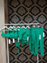 Load image into Gallery viewer, Alo Yoga MEDIUM Airbrush Suspension Bra - Green Emerald
