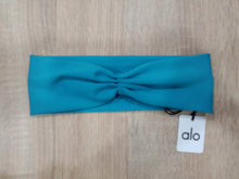 Load image into Gallery viewer, Alo Yoga Airlift Headband - Blue Splash
