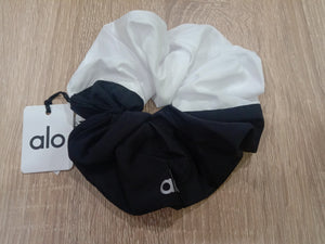 Alo Yoga Oversized Scrunchie - Black/White