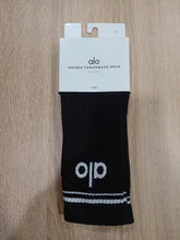 Load image into Gallery viewer, Alo Yoga SMALL Unisex Throwback Sock - Black/White
