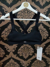 Load image into Gallery viewer, Alo Yoga MEDIUM Airlift Take Charge Bra - Black
