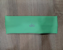 Load image into Gallery viewer, Alo Yoga Airlift Headband - Ultramint
