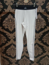 Load image into Gallery viewer, Alo Yoga XXS Airlift High-Waist Suit Up Legging - Ivory
