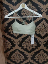 Load image into Gallery viewer, Alo Yoga XS Airlift Intrigue Bra - Limestone
