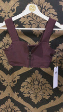 Load and play video in Gallery viewer, Alo Yoga MEDIUM Fast Bra - Cherry Cola
