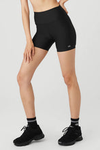 Load image into Gallery viewer, Alo Yoga XS 5&#39;&#39; Airlift Energy Short - Black
