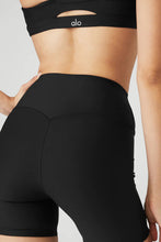 Load image into Gallery viewer, Alo Yoga XXS 5&#39;&#39; Airlift Energy Short - Black
