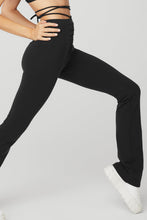 Load image into Gallery viewer, Alo Yoga XS Airbrush High-Waist Cinch Flare Legging - Black
