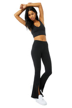 Load image into Gallery viewer, Alo Yoga XS Airbrush High-Waist Flutter Legging - Black
