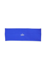 Load image into Gallery viewer, Alo Yoga Airlift Headband - Alo Blue
