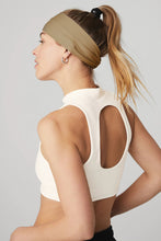 Load image into Gallery viewer, Alo Yoga Airlift Headband - Gravel
