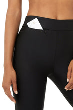 Load image into Gallery viewer, Alo Yoga XS Airlift High-Waist Conceal-Zip Capri - Black
