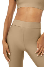 Load image into Gallery viewer, Alo Yoga XS Airlift High-Waist Conceal-Zip Capri - Gravel

