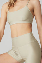 Load image into Gallery viewer, Alo Yoga XS Airlift Intrigue Bra - California Sand
