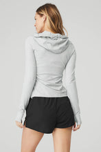 Load image into Gallery viewer, Alo Yoga XS Alosoft Hooded Runner Long Sleeve - Athletic Heather Grey
