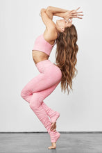 Load image into Gallery viewer, Alo Yoga XS Alosoft Lavish Bra - Parisian Pink Heather
