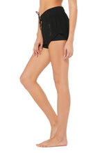 Load image into Gallery viewer, Alo Yoga XXS Ambience Short - Black/Black
