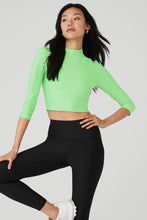 Load image into Gallery viewer, Alo Yoga SMALL Archer Fitted Long Sleeve - Ultramint
