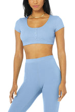 Load image into Gallery viewer, Alo Yoga XS Blissful Henley Top Bra - Blue Skies
