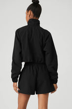Load image into Gallery viewer, Alo Yoga XS Cropped 1/4 Zip Alumni Pullover - Black
