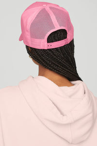 Alo Yoga District Trucker Hat - Candy Pink