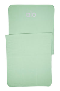 Alo Yoga Grounded Non-Slip Mat Towel - Honeydew