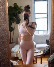 Load image into Gallery viewer, Alo Yoga XS High-Waist Airbrush Capri -  Pink Mauve
