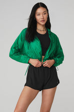 Load image into Gallery viewer, Alo Yoga XS Sprinter Jacket - Green Emerald

