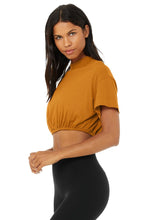 Load image into Gallery viewer, Alo Yoga XS Kick It Crop Tee - Bronzed
